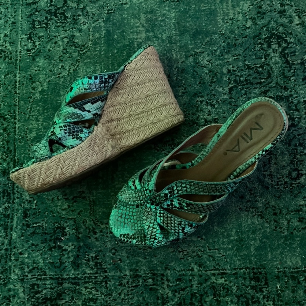 4” blue snakeskin wedges with lift u & your style all summer long